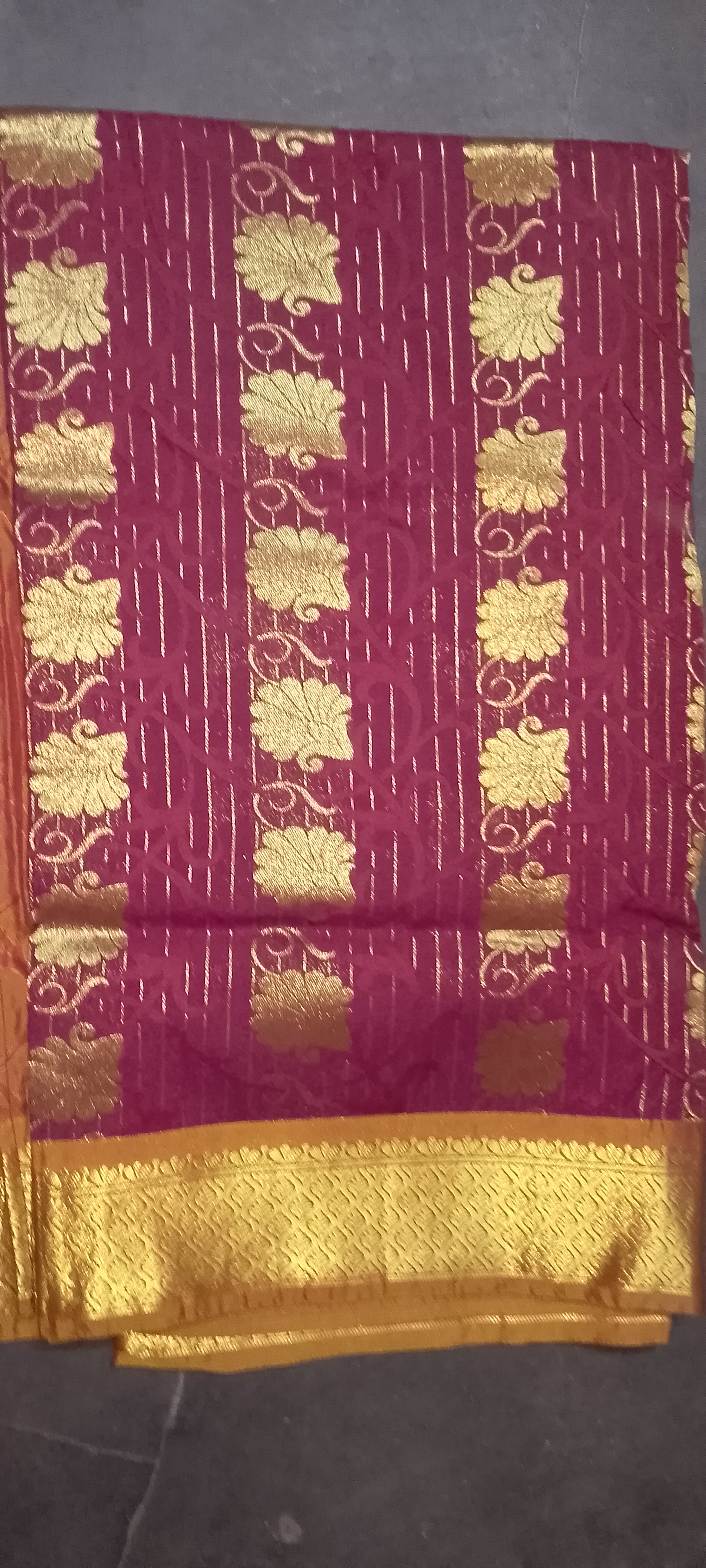 Dark maroon Saree – Good Condition Dark maroon Saree – Good Condition