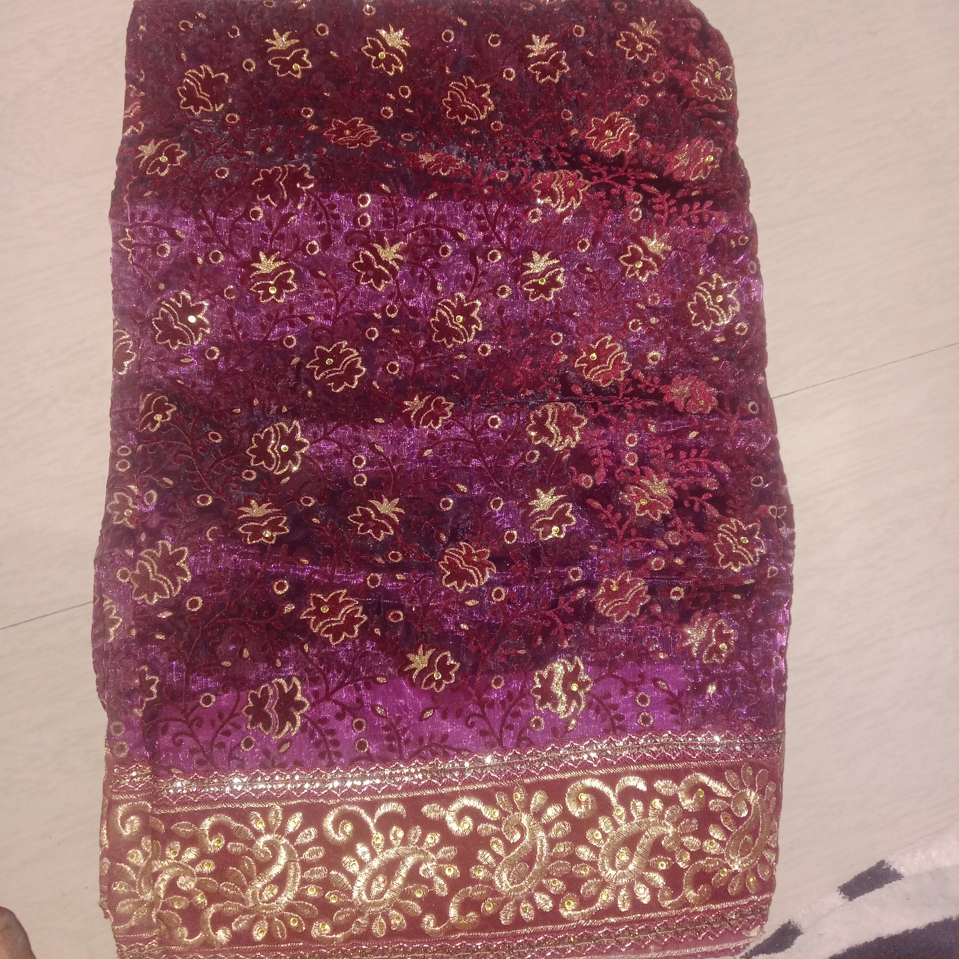 5 saree for 1999!!, 1 sare cost around 500₹+, good deals for you.